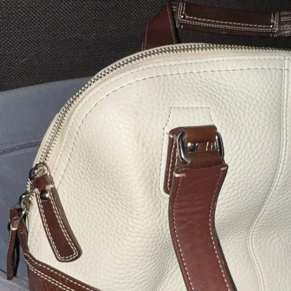 Vintage Coach White and Brown Penble Leather bag - Picture 7 of 16
